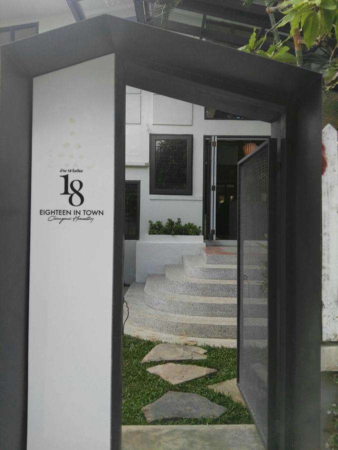 18 In Town Homestay Chiang Mai Esterno foto